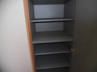 背の高い靴箱です。