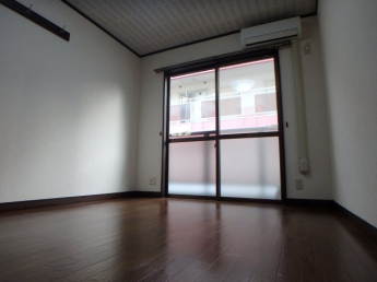 こちらの居間で趣味の時間をお楽しみください