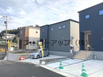 前面道路含む現地写真です