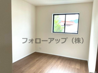 明るい洋室です