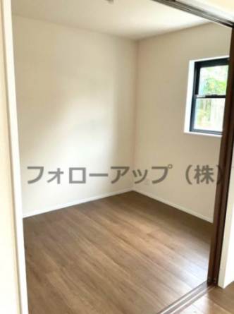 コンパクトで使いやすい洋室です