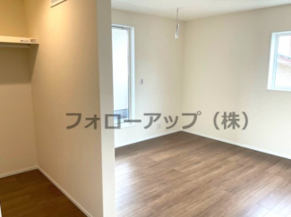 ゆったりした洋室です