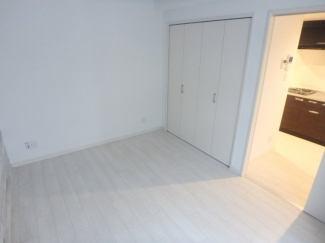 落ち着いて過ごせるお部屋なので、寝室にいかがでしょうか