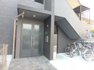 清潔なエントランスです