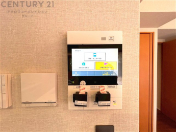 訪問者が来たときにテレビ画面で確認できるため、安心してドアを開けられます。録画機能があるものもあり、留守中に来訪者を記録しておくことができます。利便性が高く、セキュリティ面でも安心です。