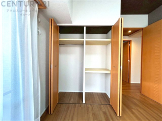 衣類やアクセサリー、小物類の収納が便利で整理整頓がしやすく、部屋の美観を保ちつつ、スペースを最大限に活用できます。衣服のしわやダメージを防ぎ、長持ちさせることができます。