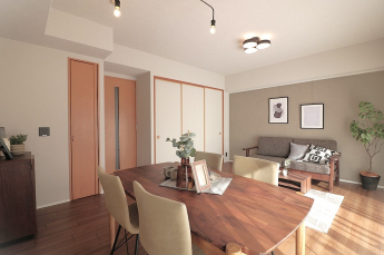 キッチン前のダイニングスペース　カウンターキッチンから料理の受け渡し等に便利です。ダイニングセットを置いても十分な広さを確保。