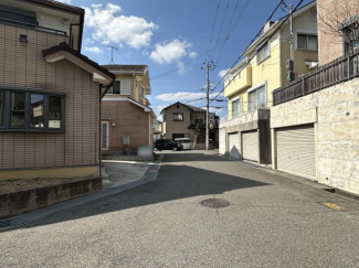 【前面道路含む現地写真】