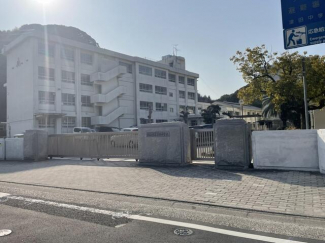 松山市立津田中学校まで1627m