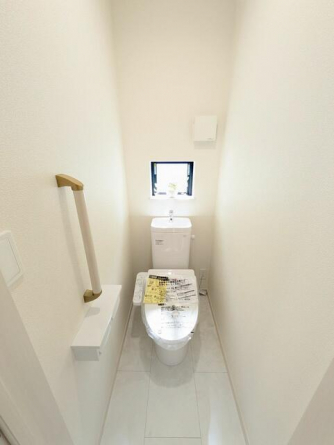 フチなしでお手入れ簡単。節水タイプとなっております。（施工例