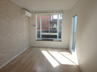 明るい色調の室内です