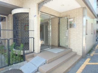 ゆとりのあるエントランスです