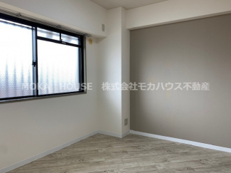 スタンダードな洋室です