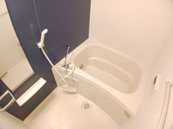 コンパクトで使いやすいお風呂です