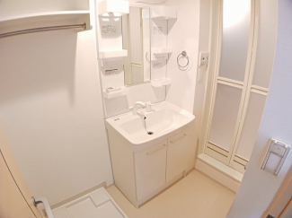 明るい洗面所です