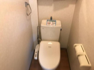 冬も快適な温水暖房便座　上部棚あり