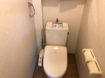 冬も快適な温水暖房便座　上部棚あり