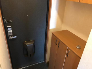 上下にしまえる下駄箱