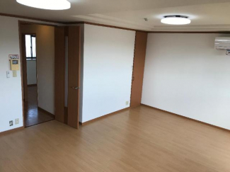 壁と床張り替えました