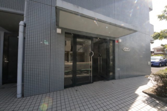 ゆとりのあるエントランスです