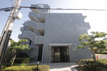 落ち着いたエントランスです