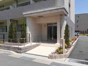 落ち着いたエントランスです