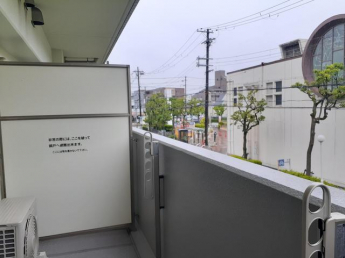 開放的で明るい空間を演出してくれるバルコニーです