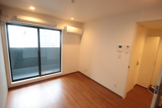 開放的な寝室です