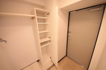 たっぷりとした収納スペースです