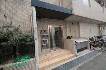 清潔なエントランスです