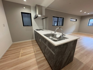 スタイリッシュで洗練されたおしゃれなキッチンです♪