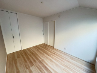 ゆったりした洋室です