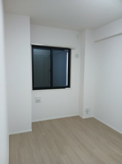 ゆったりした洋室です