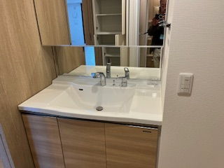 独立洗面台あり、毎朝おしゃれに忙しい女性の方におすすめです