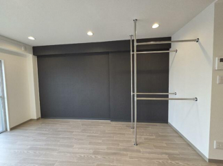 アクセントクロスでシックな雰囲気に