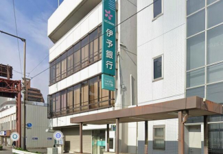 伊予銀行上一万まで270m