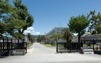 附属小学校まで900m