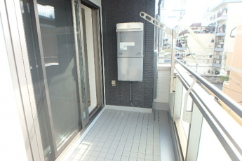 お洗濯にも便利なバルコニー付き