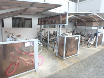 屋根付き駐輪スペースです