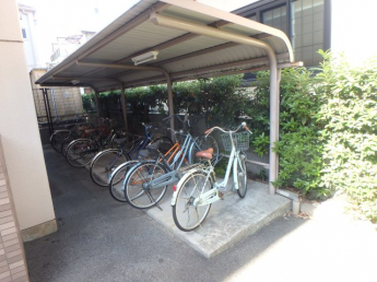 屋根付き駐輪スペースです