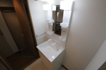 独立洗面台、朝の身支度には欠かせません