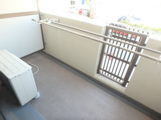 外からの目が気にならないバルコニーで洗濯物が干せます