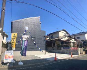 前面道路含む現地写真です