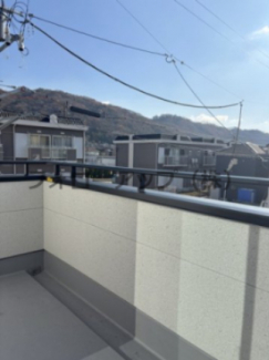 開放的で明るい空間を演出してくれるバルコニーです