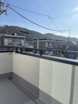 開放的で明るい空間を演出してくれるバルコニーです