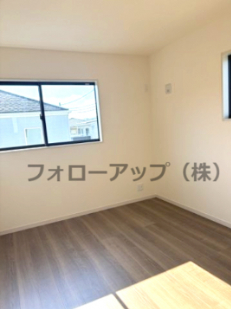 明るい洋室です