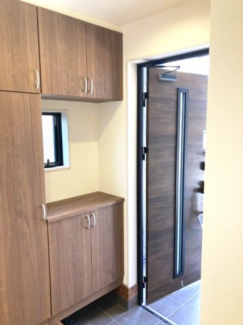 収納もある玄関です