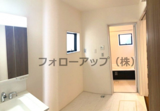 朝の身支度には欠かせない独立洗面化粧台