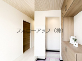 毎日通る玄関はこちらです