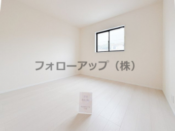 コンパクトで使いやすい洋室です